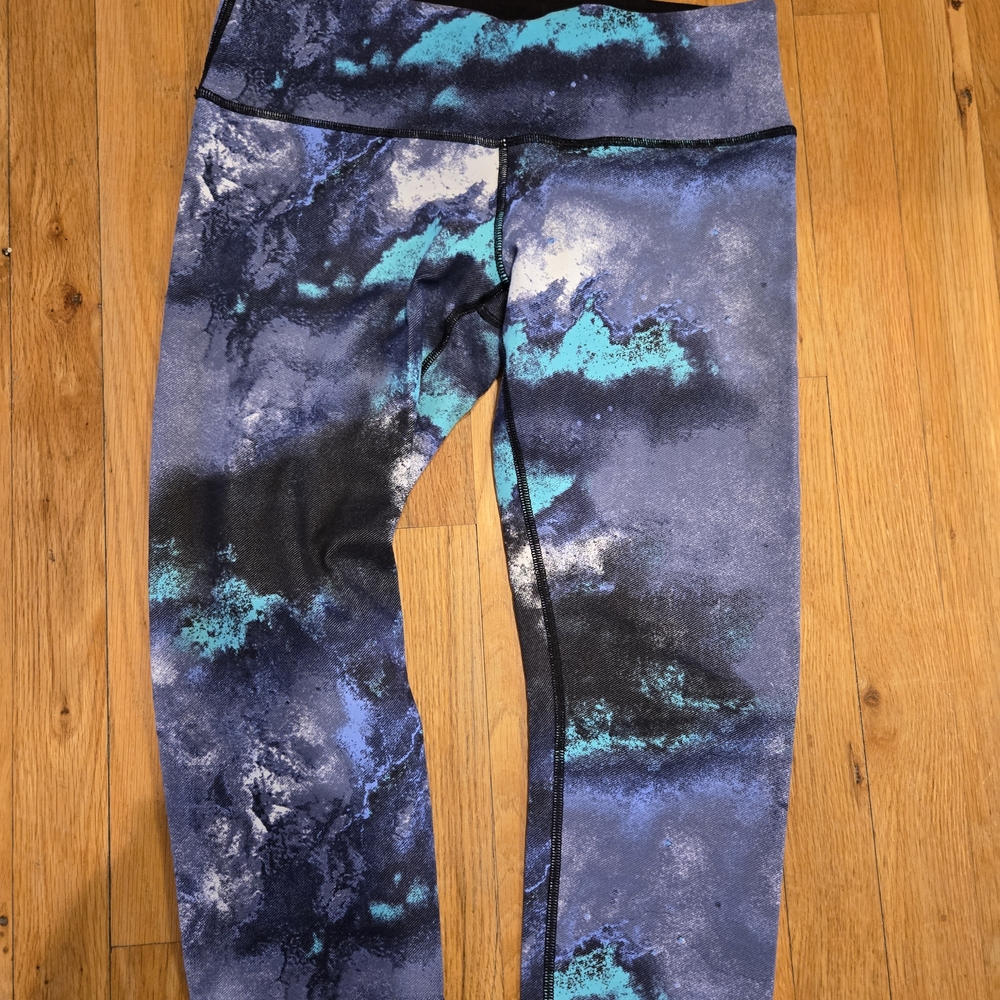 Lululemon Athletica Blue and Black Cropped Leggings